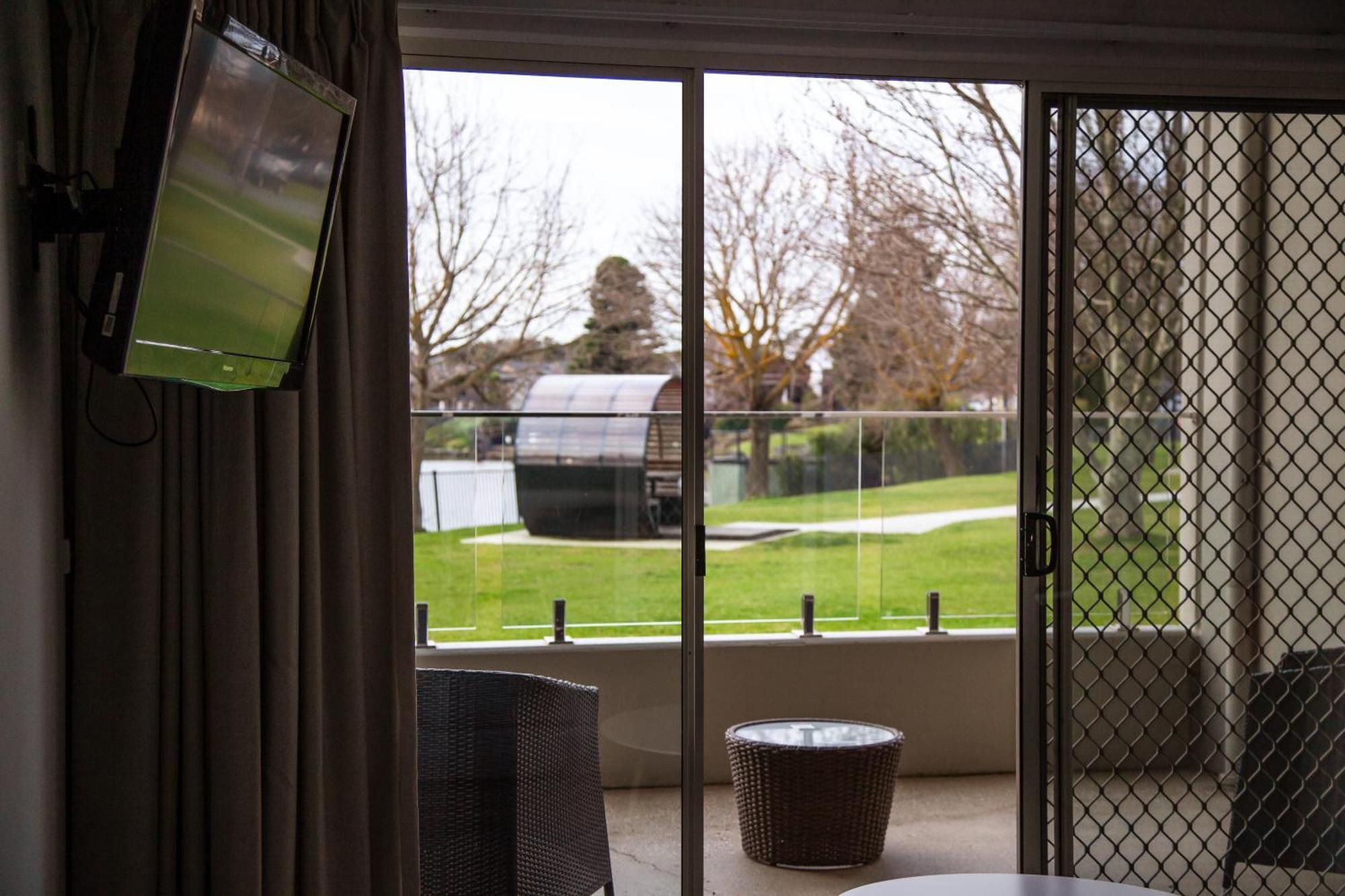 Nagambie Waterfront Motel Екстер'єр фото